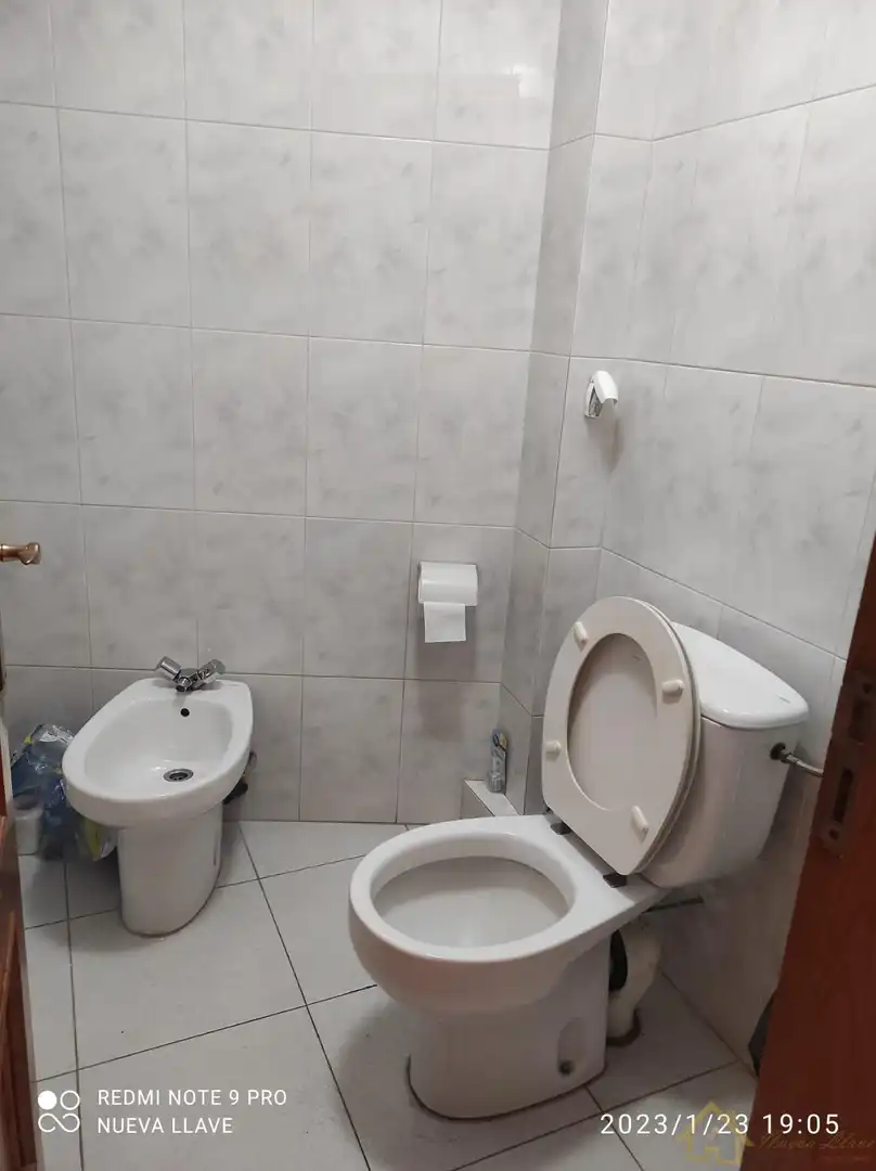 Badezimmer von Geschaftsraum zur Miete in Lugo mit Möbliert