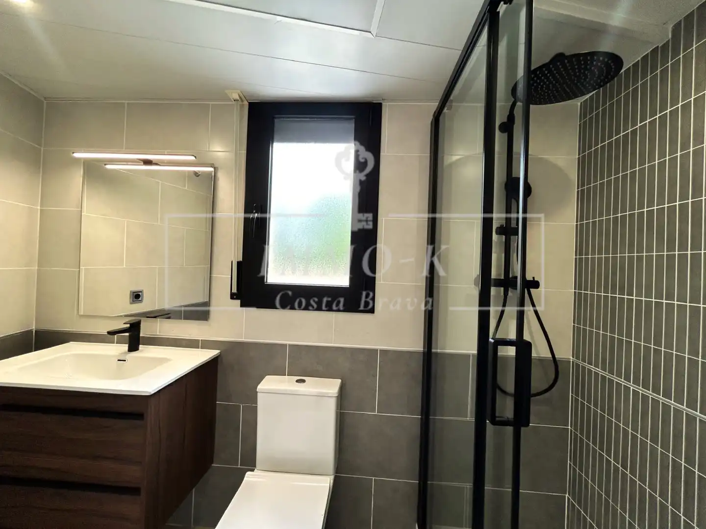 Bathroom of Flat for sale in Llançà  with Air Conditioner, Heating and Terrace