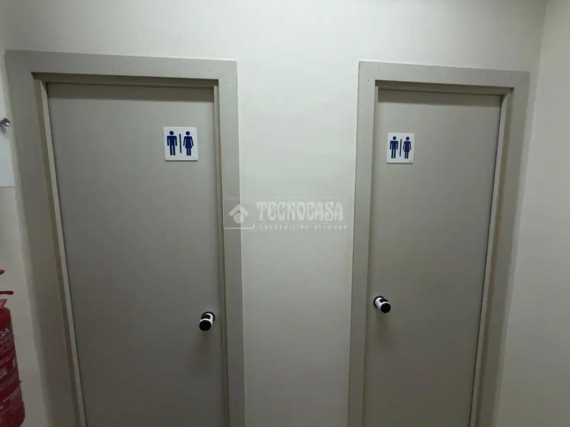 Bathroom of Office for sale in Madrid