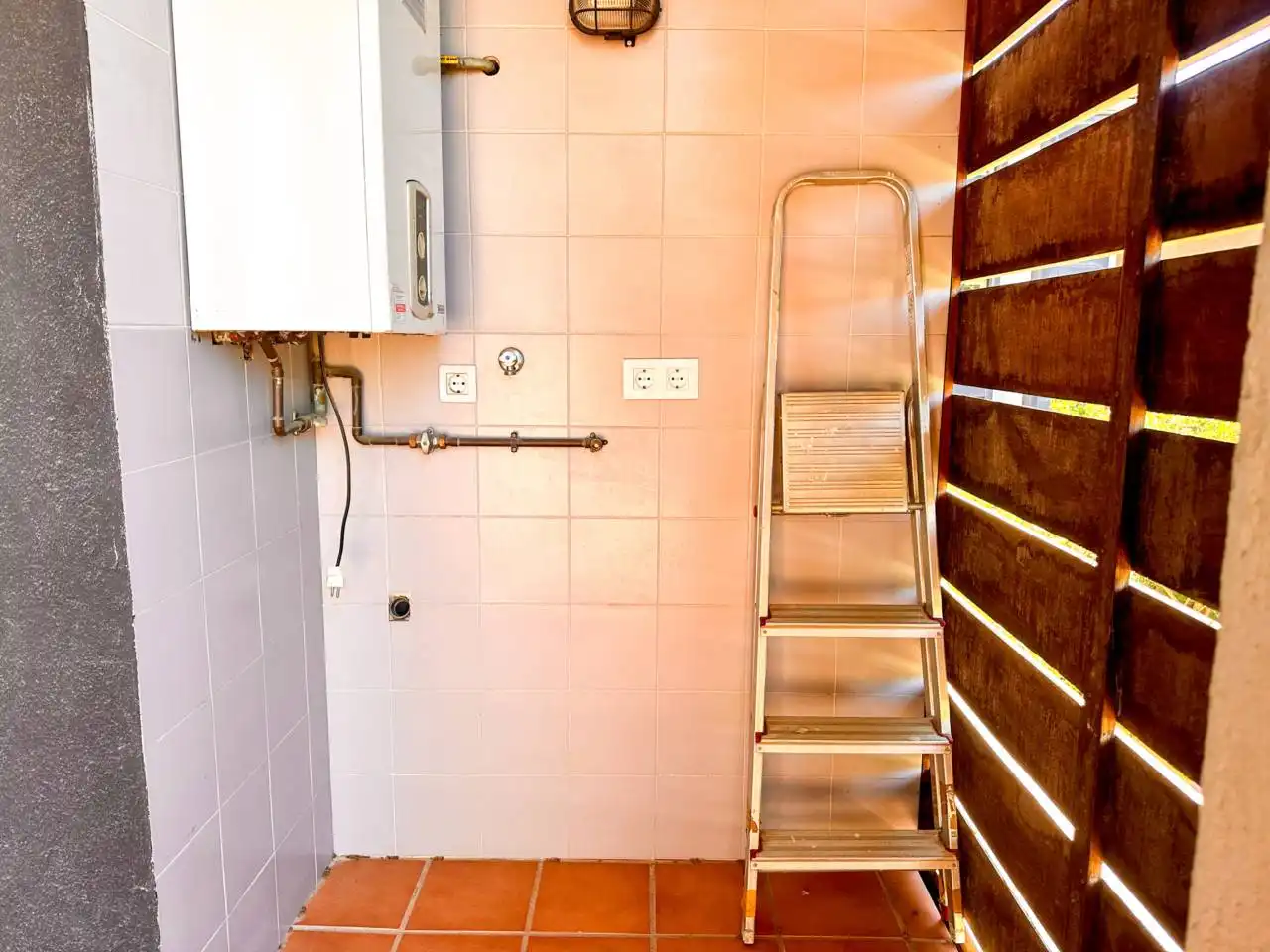 Badezimmer von Wohnung zum Verkauf in Girona mit Heizung, Terrasse und Balkon