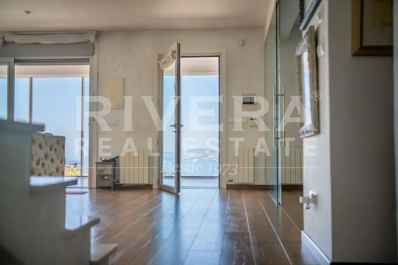 Sala d'estar de Casa o xalet en venda en Redondela amb Calefacció i Jardí privat