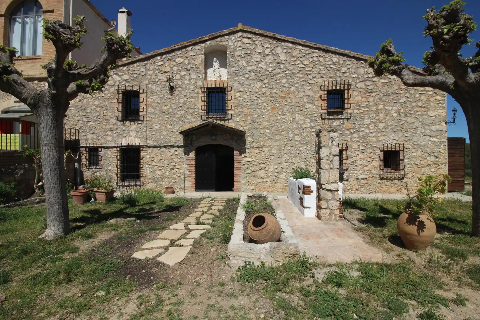 Vista exterior de Casa o xalet de lloguer en Canyelles amb Aire condicionat, Calefacció i Jardí privat
