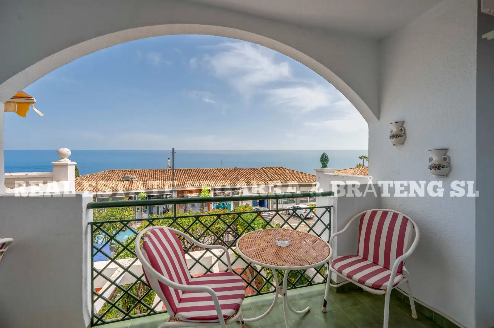 Casa bifamiliare con piscina in vendita a Avenida Juan Luis Peralta