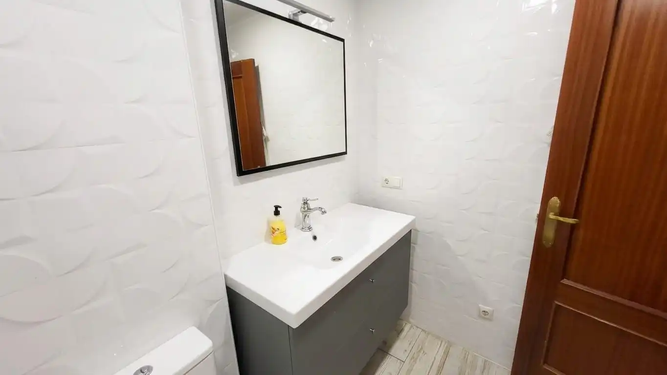 Baño de Piso en venta en Rincón de la Victoria con Aire acondicionado, Trastero y Amueblado