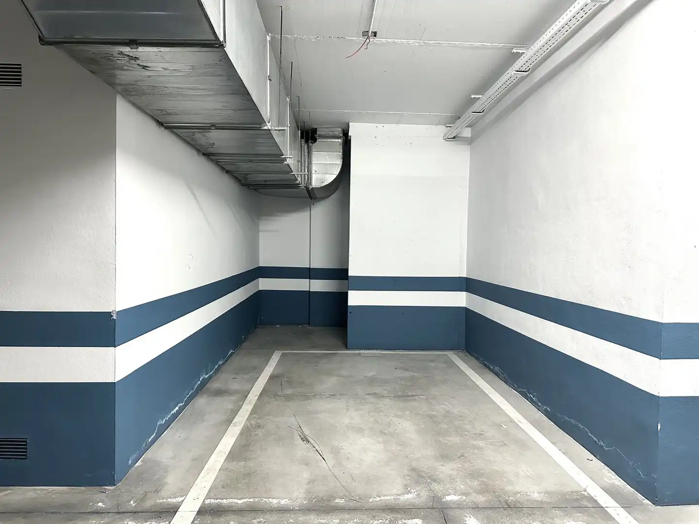 Parking of Ground floor for sale in Marbella  with Air Conditioner, Terrace and Internet