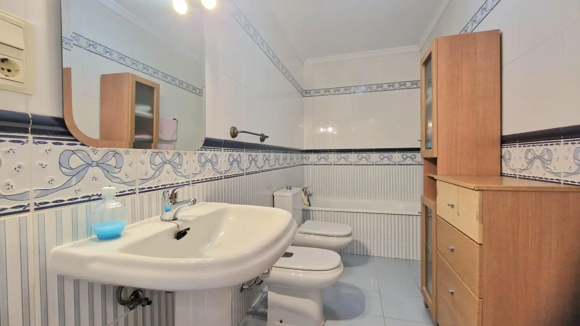 Casa adosada en venta en Calle del Río Darro, Centro