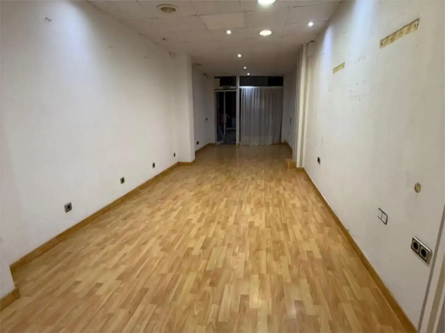 Commercial properties for rent in Almenar  with Air Conditioner and Parquet flooring
