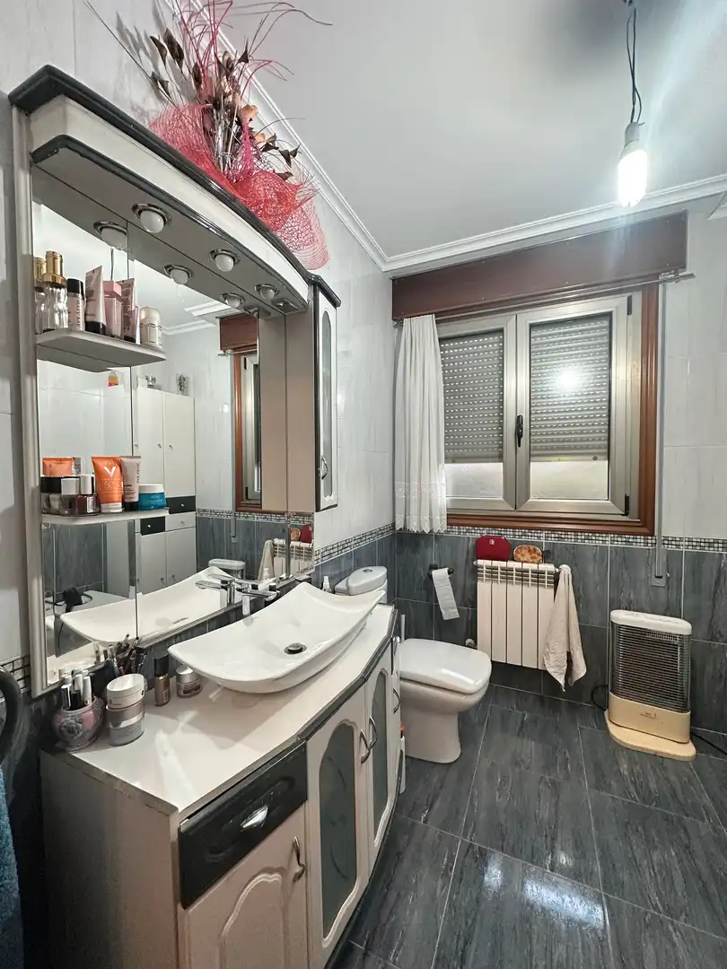 Baño de Casa o chalet en venta en O Carballiño   con Calefacción, Jardín privado y Parquet
