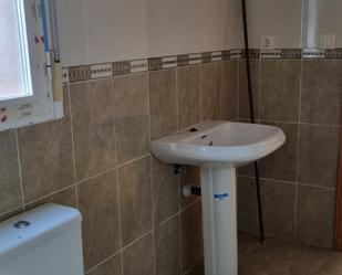 Bathroom of Single-family semi-detached for sale in Cadalso de los Vidrios  with Terrace