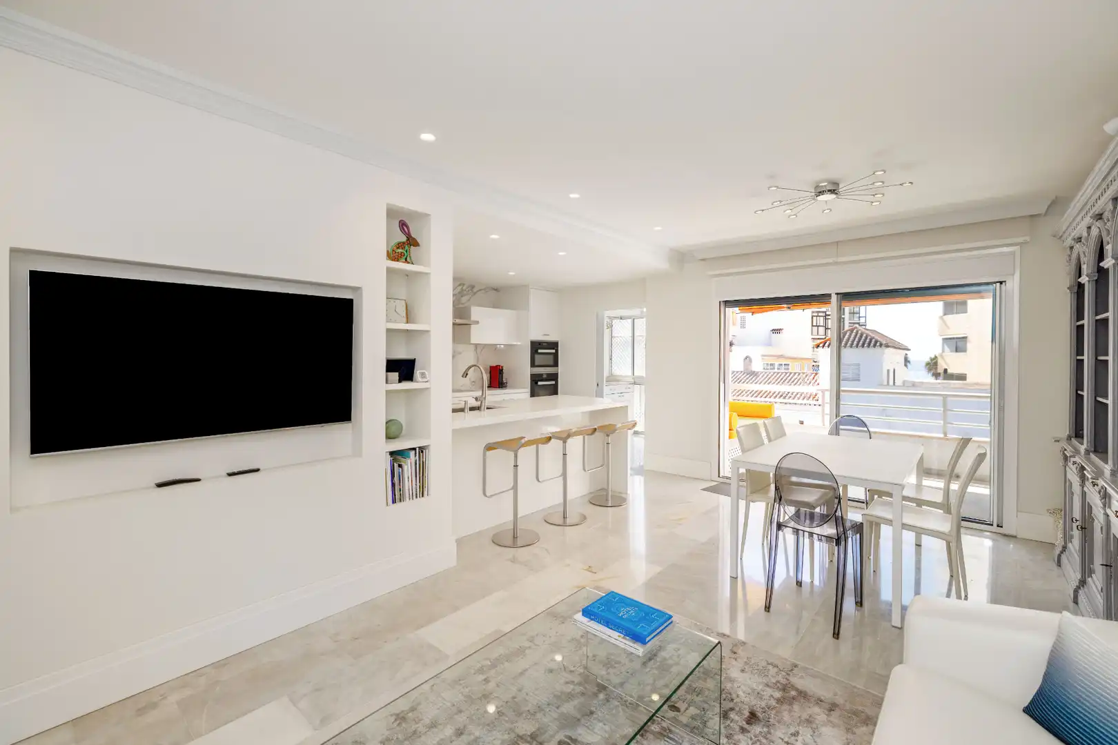 Sala de estar de Piso en venta en Marbella con Aire acondicionado, Calefacción y Terraza
