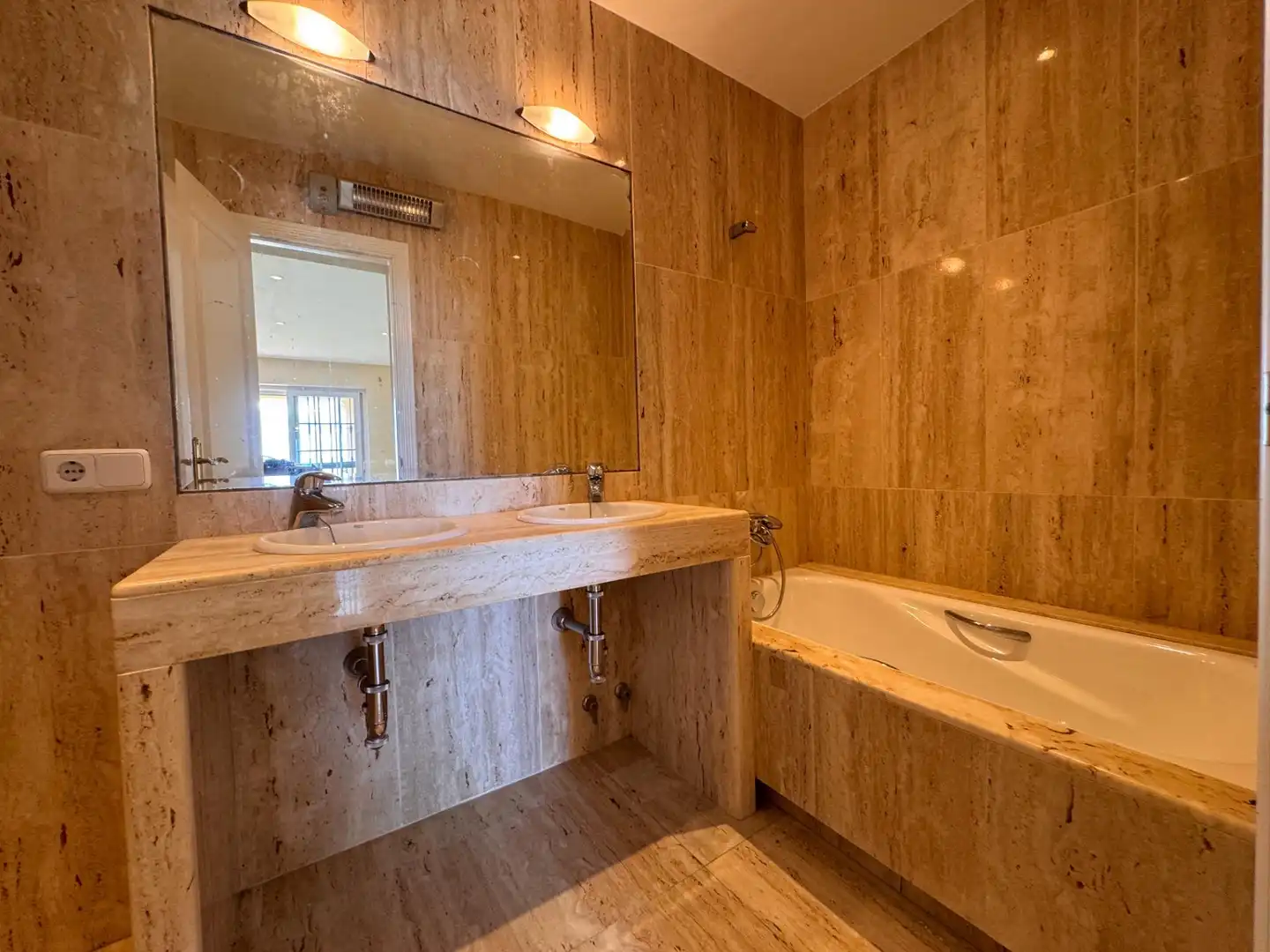 Bathroom of Houses for sale in Benalmádena  with Air Conditioner, Heating and Private garden