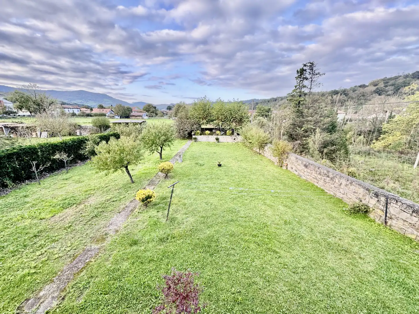 Jardín de Casa adosada en venta en Molledo con Parquet, Terraza y Amueblado