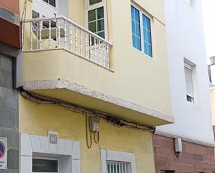 Vista exterior de Casa adosada en venda en Las Palmas de Gran Canaria amb Terrassa i Balcó