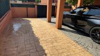 Aparcament de Casa adosada en venda en El Vendrell amb Calefacció, Jardí privat i Terrassa