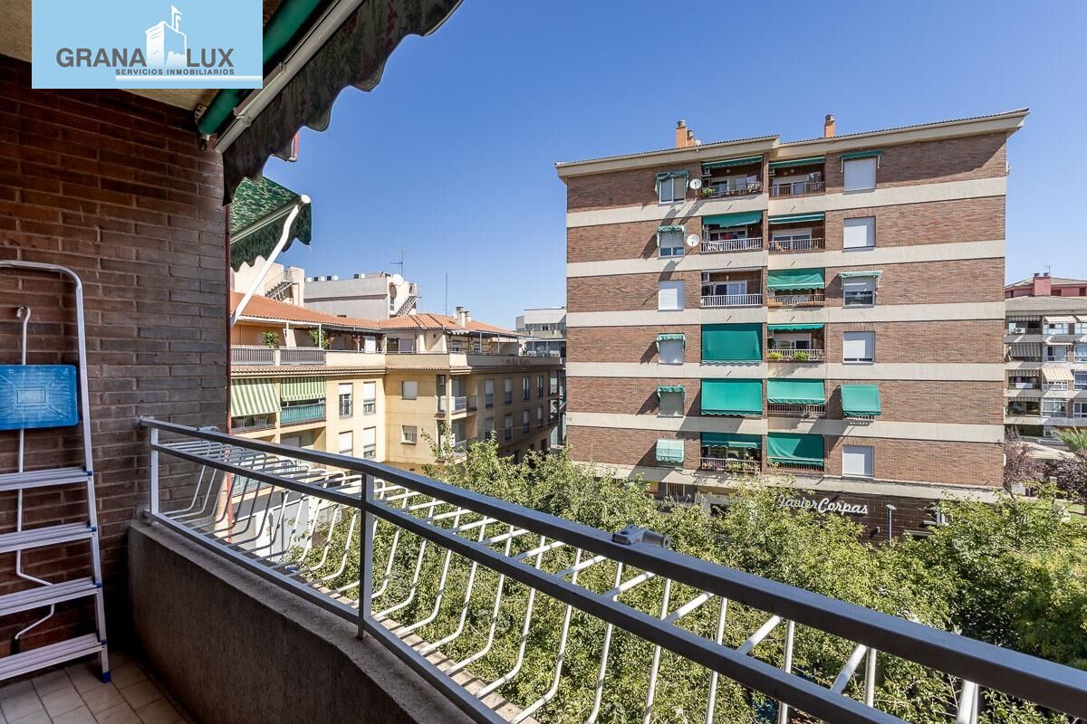 Vista exterior de Pis en venda en Maracena amb Terrassa i Balcó