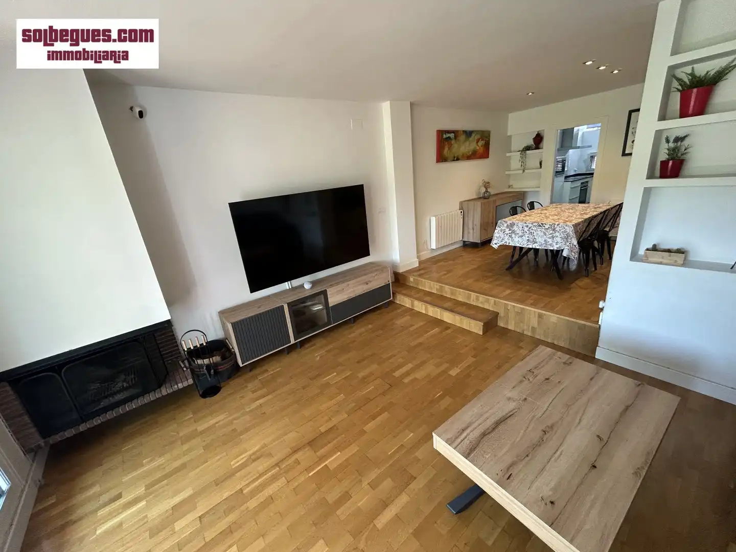 Sala d'estar de Casa adosada en venda en Begues amb Aire condicionat, Calefacció i Jardí privat