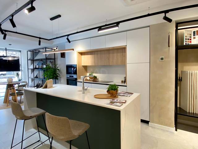 Local comercial en Alquiler en  Plaza Major 21, 21 en Col.legis Nous