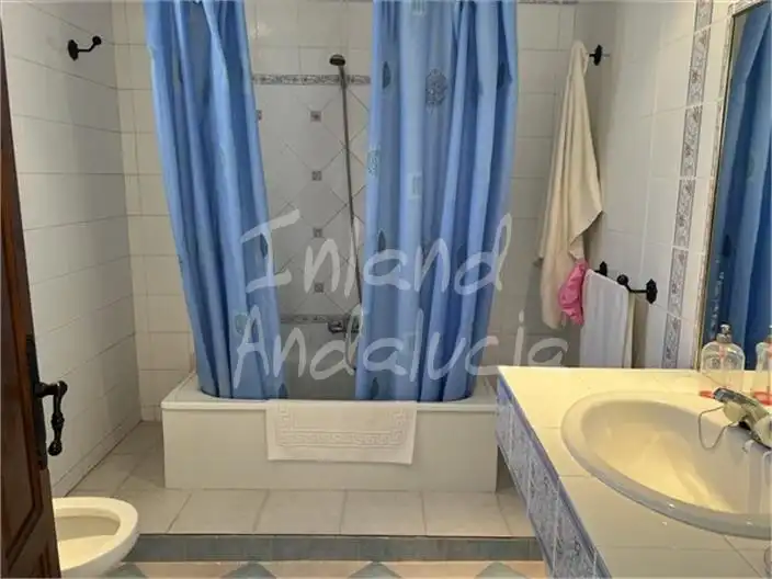 Baño de Casa adosada en venta en Frailes con Terraza, Trastero y Piscina
