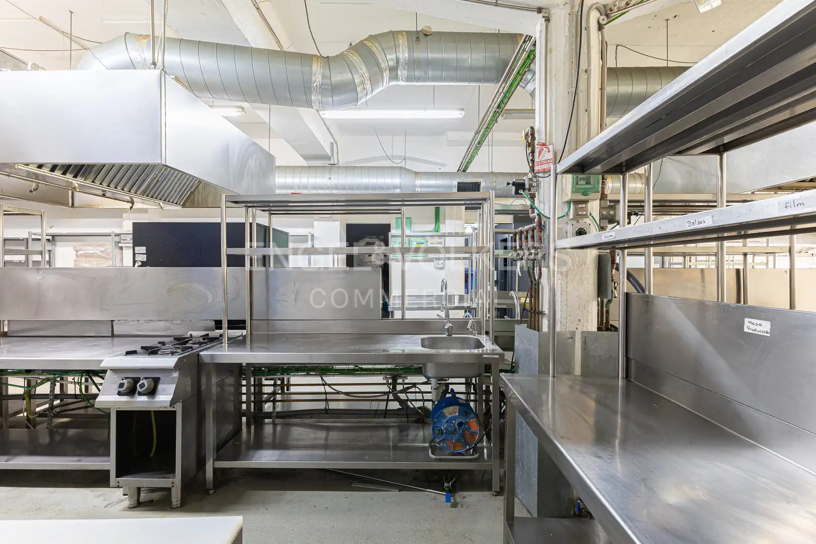 Küche von Geschaftsraum zur Miete in Barcelona mit Klimaanlage