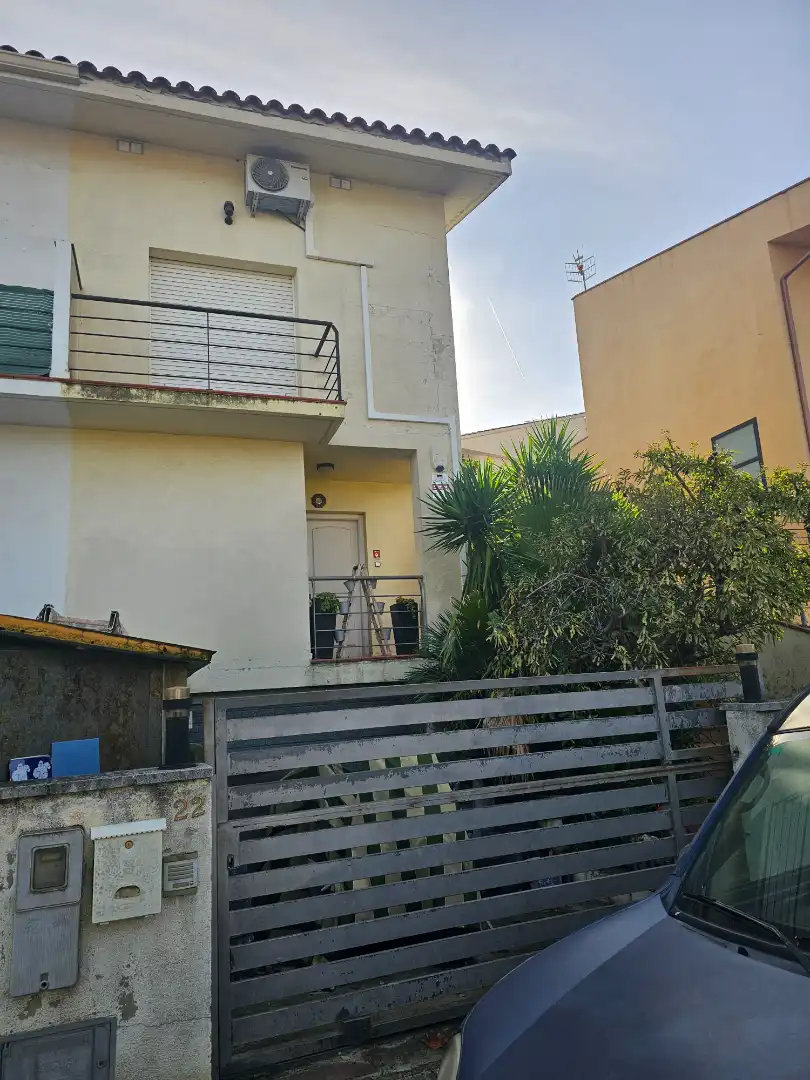 Vista exterior de Casa adosada en venda en Malgrat de Mar amb Aire condicionat, Calefacció i Jardí privat