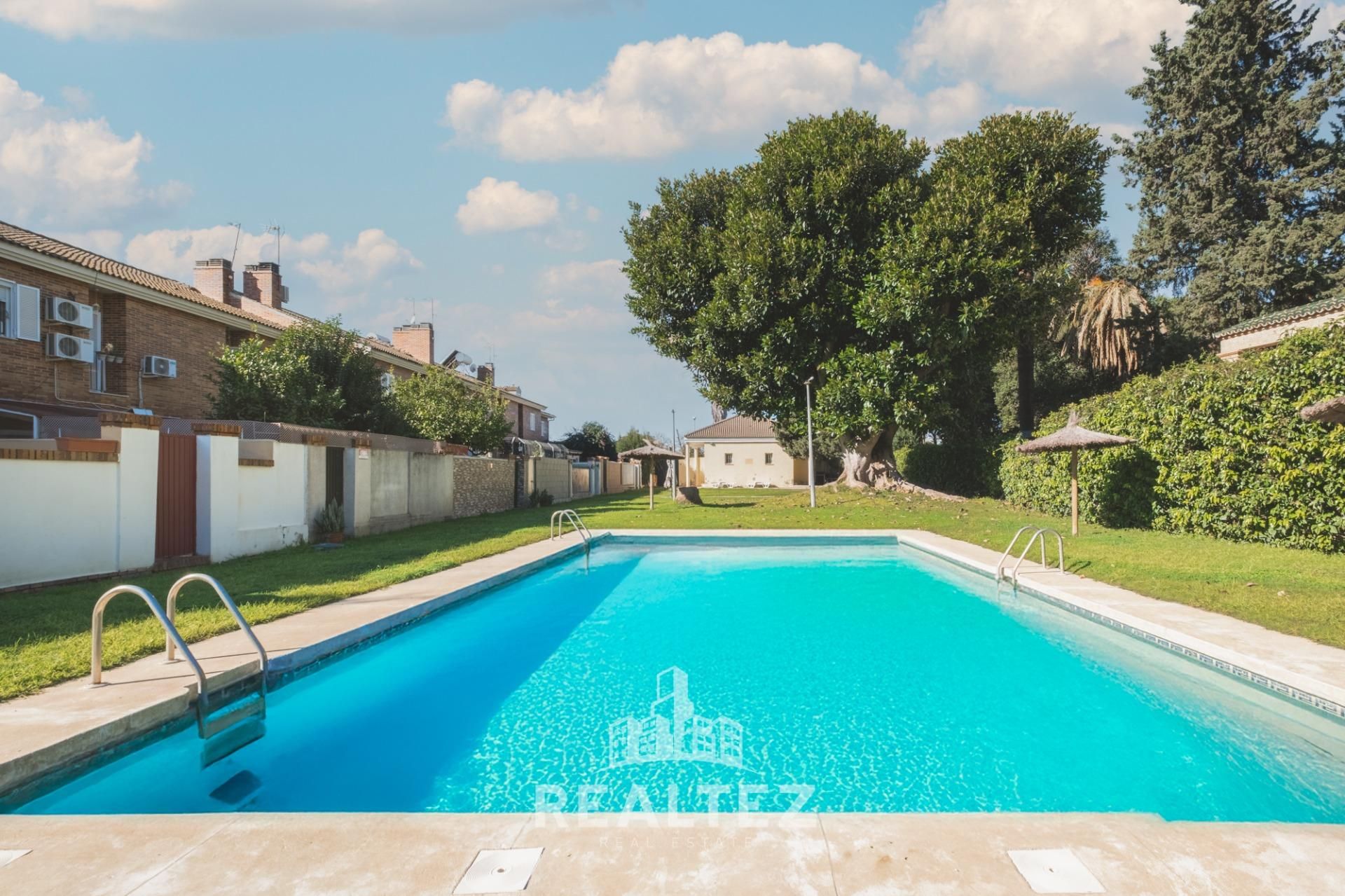 Swimming pool of Single-family semi-detached for sale in Jerez de la Frontera  with Air Conditioner, Private garden and Balcony