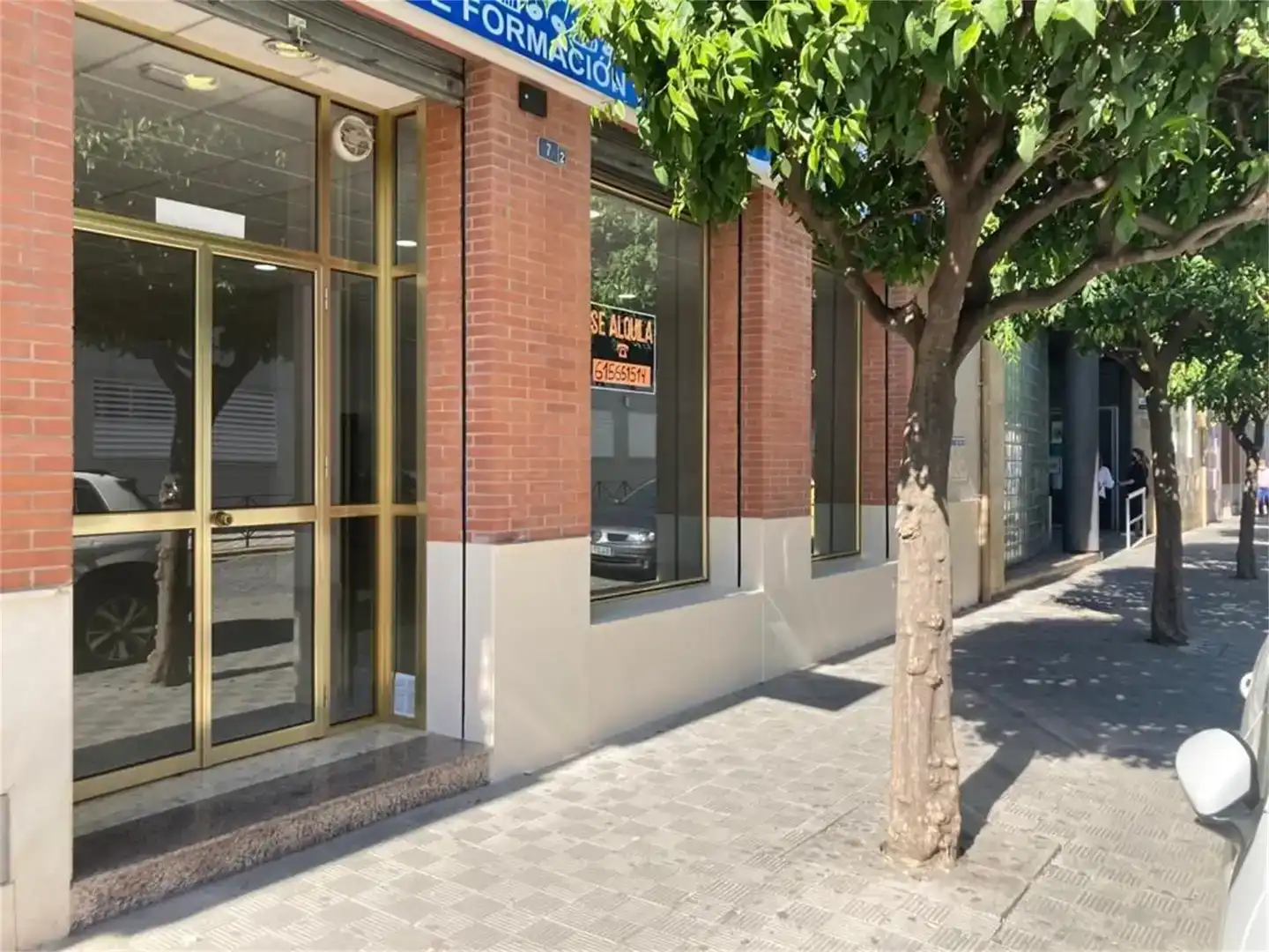 Vista exterior de Local de alquiler en Utrera Ciudad 