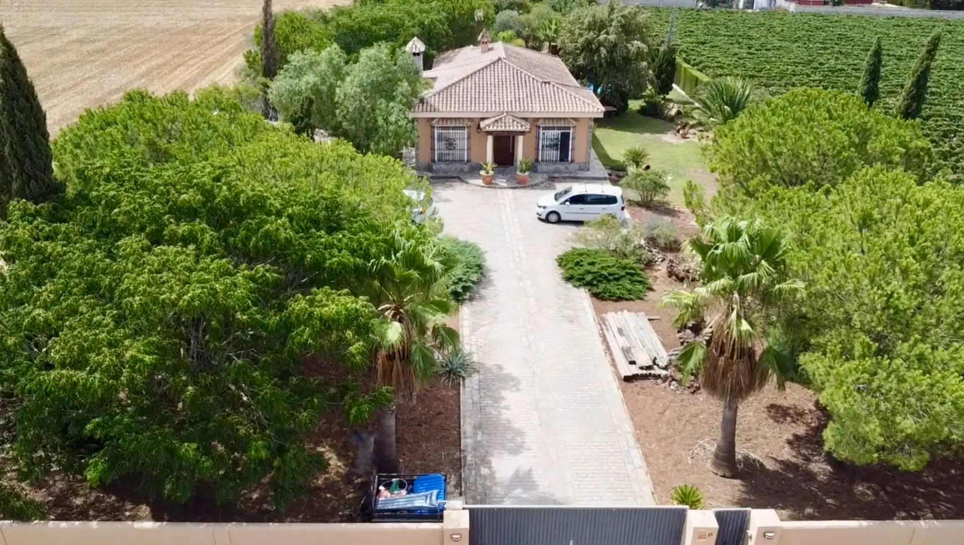 Vista exterior de Casa o xalet en venda en Puerto Real amb Calefacció, Jardí privat i Terrassa