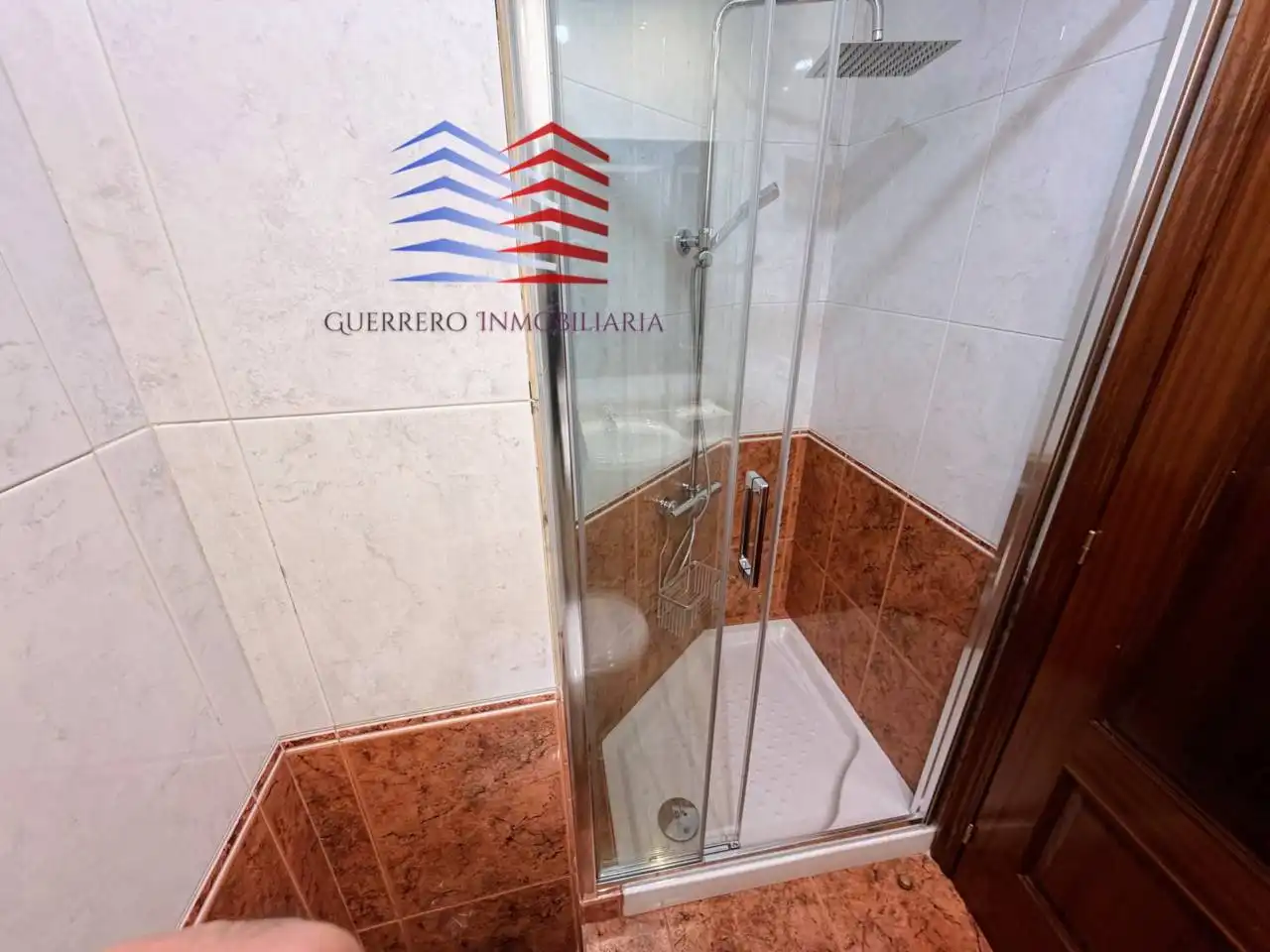 Bany de Pis de lloguer en Ourense Capital  amb Calefacció i Parquet