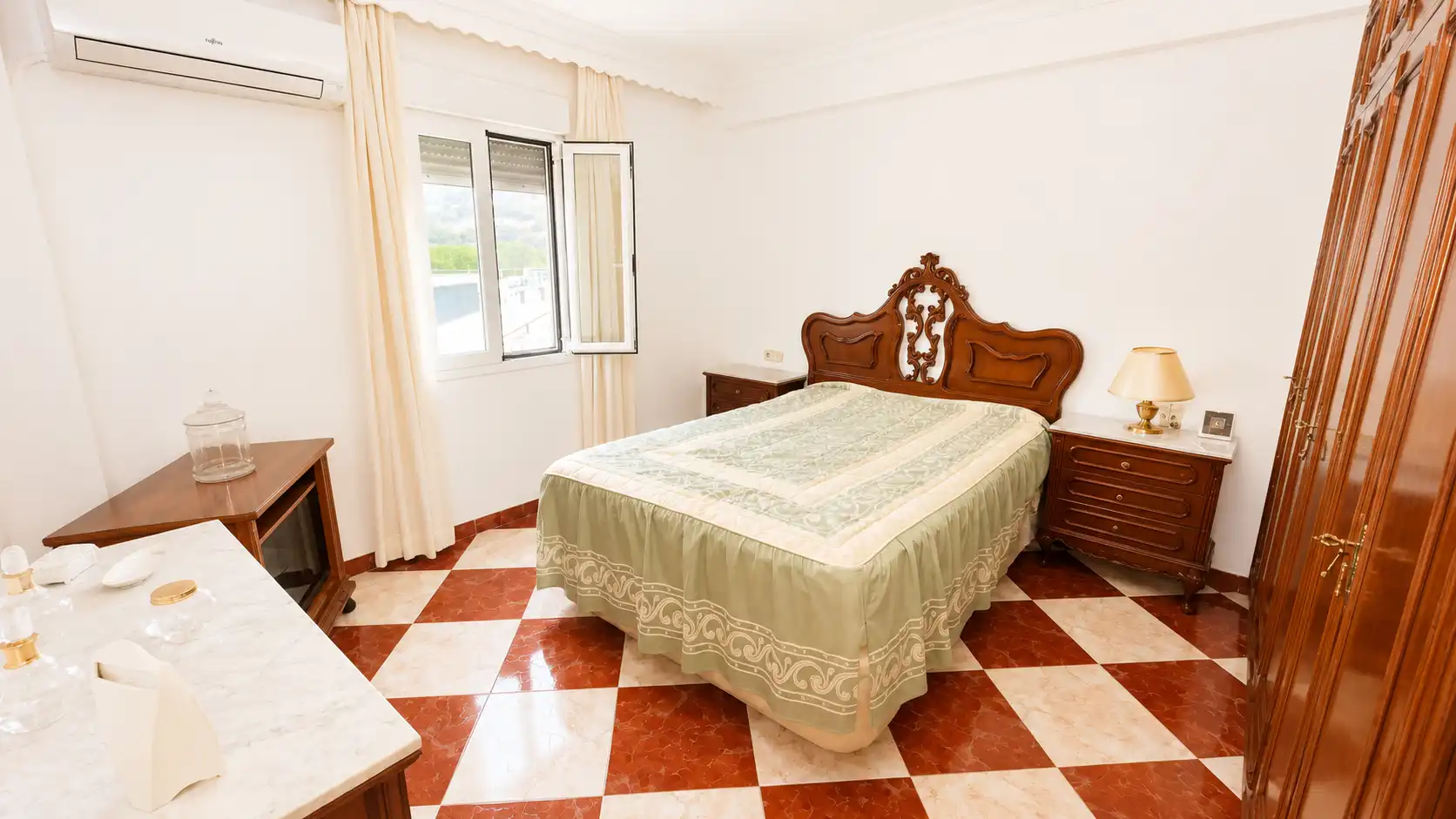 Habitación de Piso en venta en Málaga con Aire acondicionado, Terraza y Amueblado