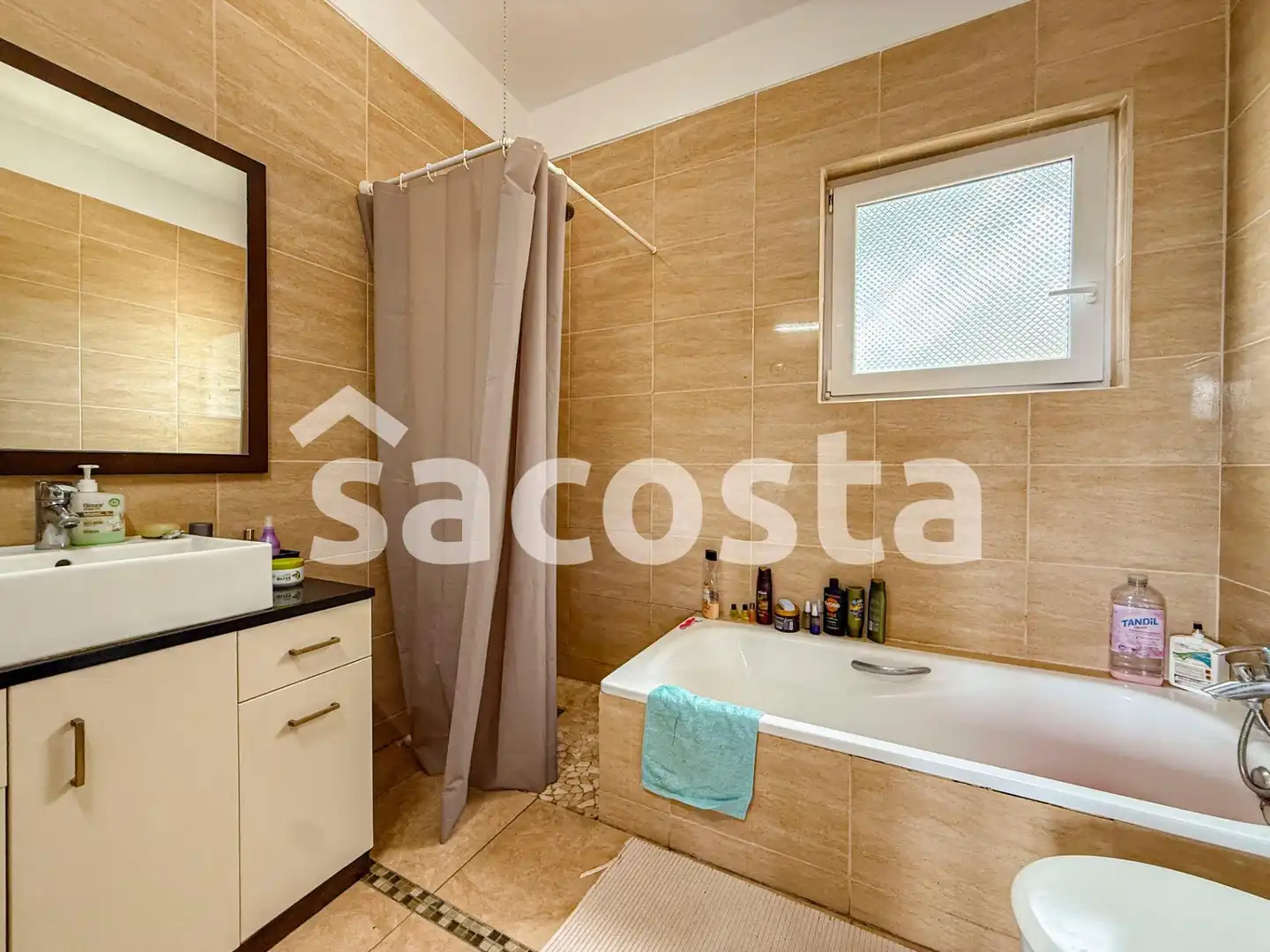 Badezimmer von Haus oder Chalet zum Verkauf in Lloret de Mar mit Klimaanlage, Heizung und Privatgarten