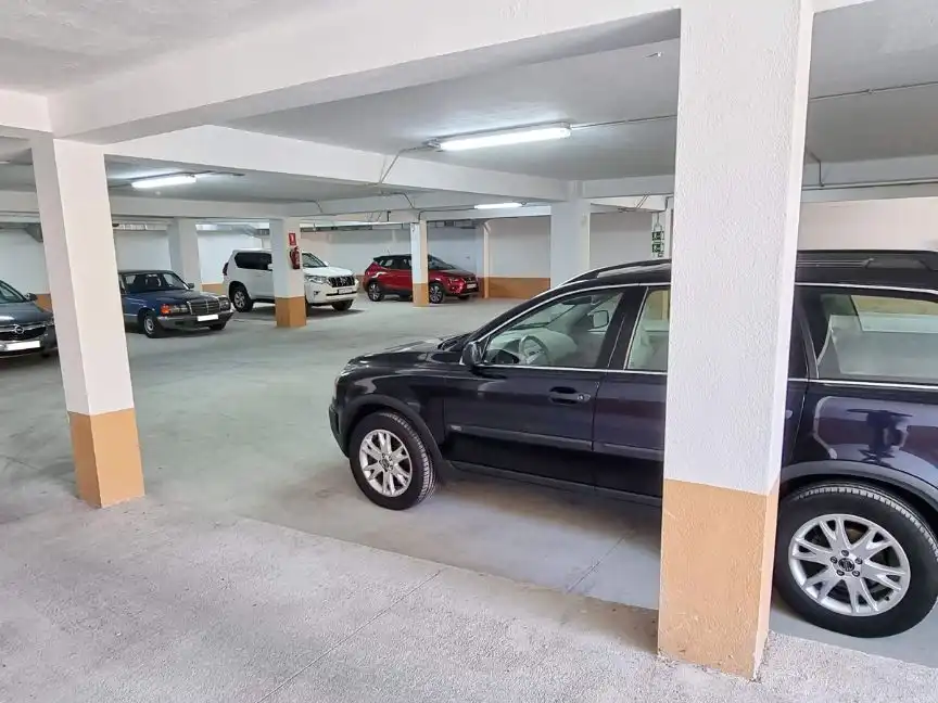 Aparcament de Local de lloguer en Oleiros amb Terrassa