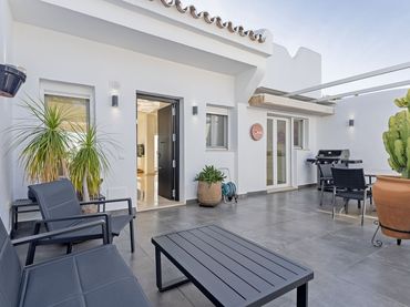 Casa bifamiliare con piscina in vendita a Calle las Ventas 18