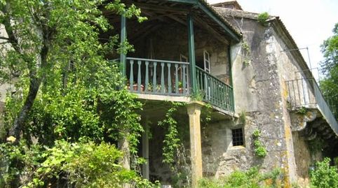 CASA Y CAPILLA CERCA DE SANTIAGO CON MUCHO TERRENO