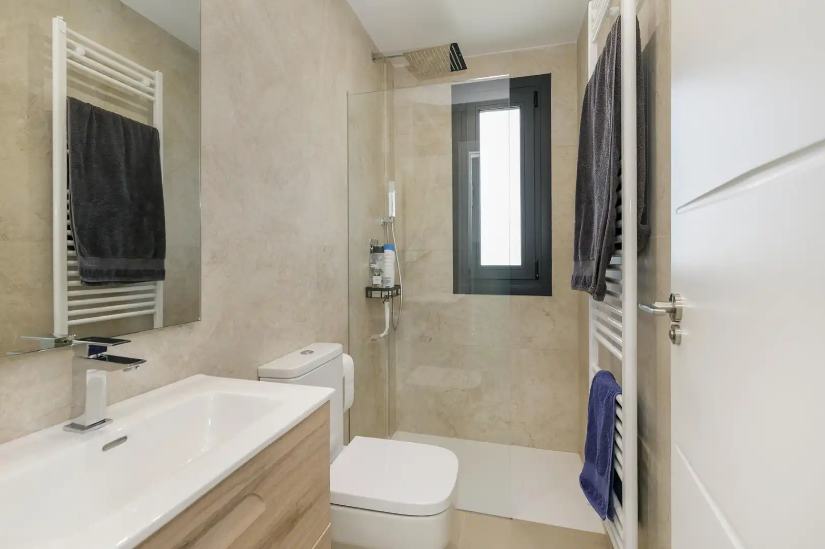 Bathroom of Houses for sale in Dílar  with Air Conditioner, Heating and Private garden