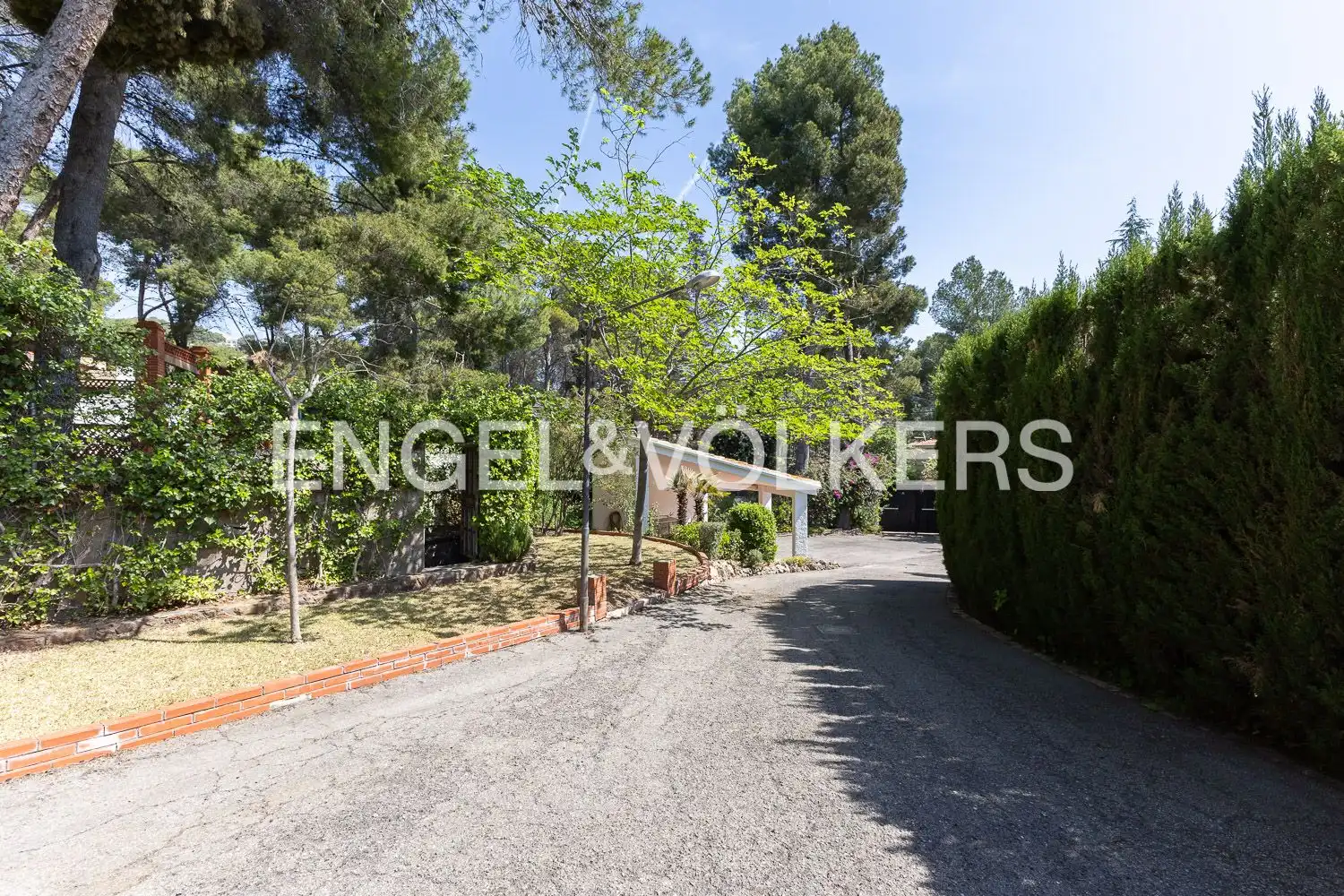 Vista exterior de Casa o xalet en venda en Náquera amb Calefacció, Jardí privat i Terrassa