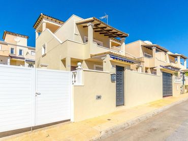 Adosado con piscina en venta en San Miguel de Salinas