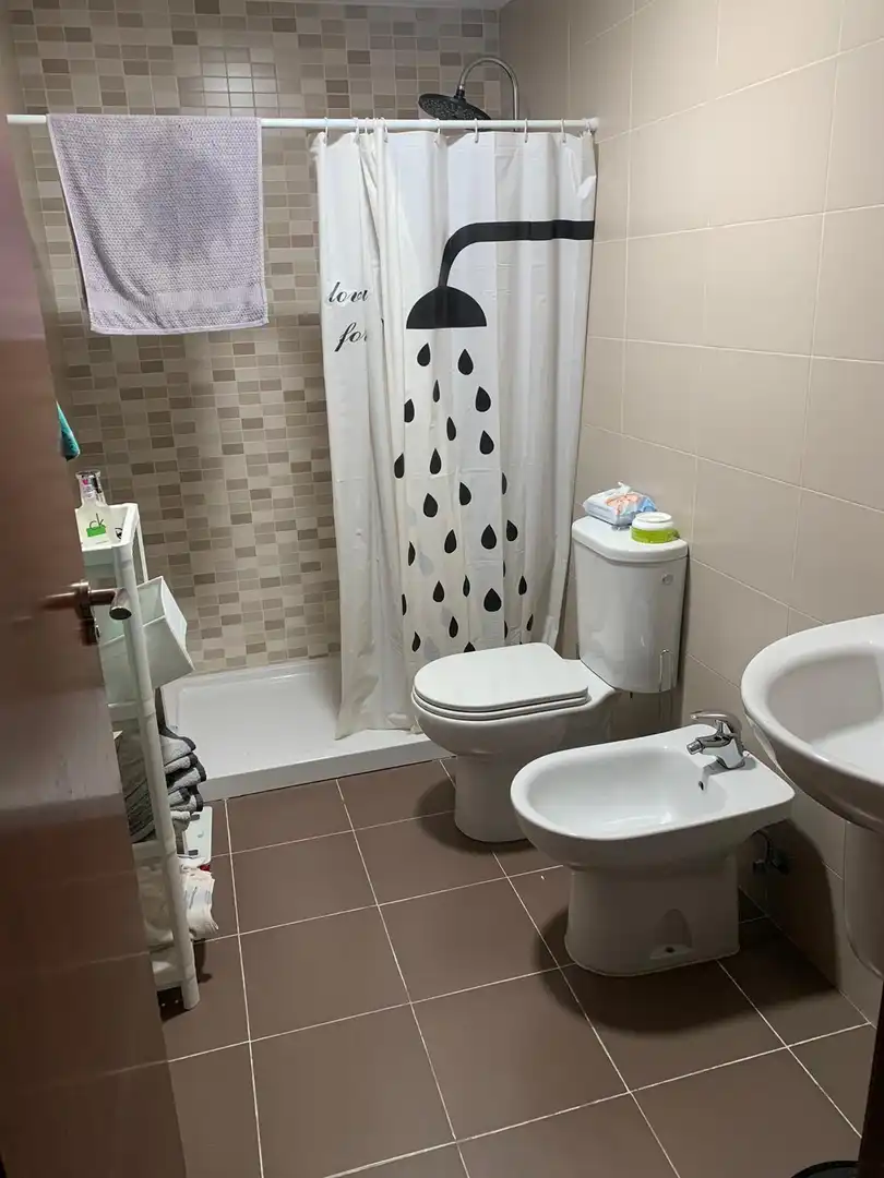 Baño de Piso de alquiler en Oliva con Aire acondicionado y Amueblado