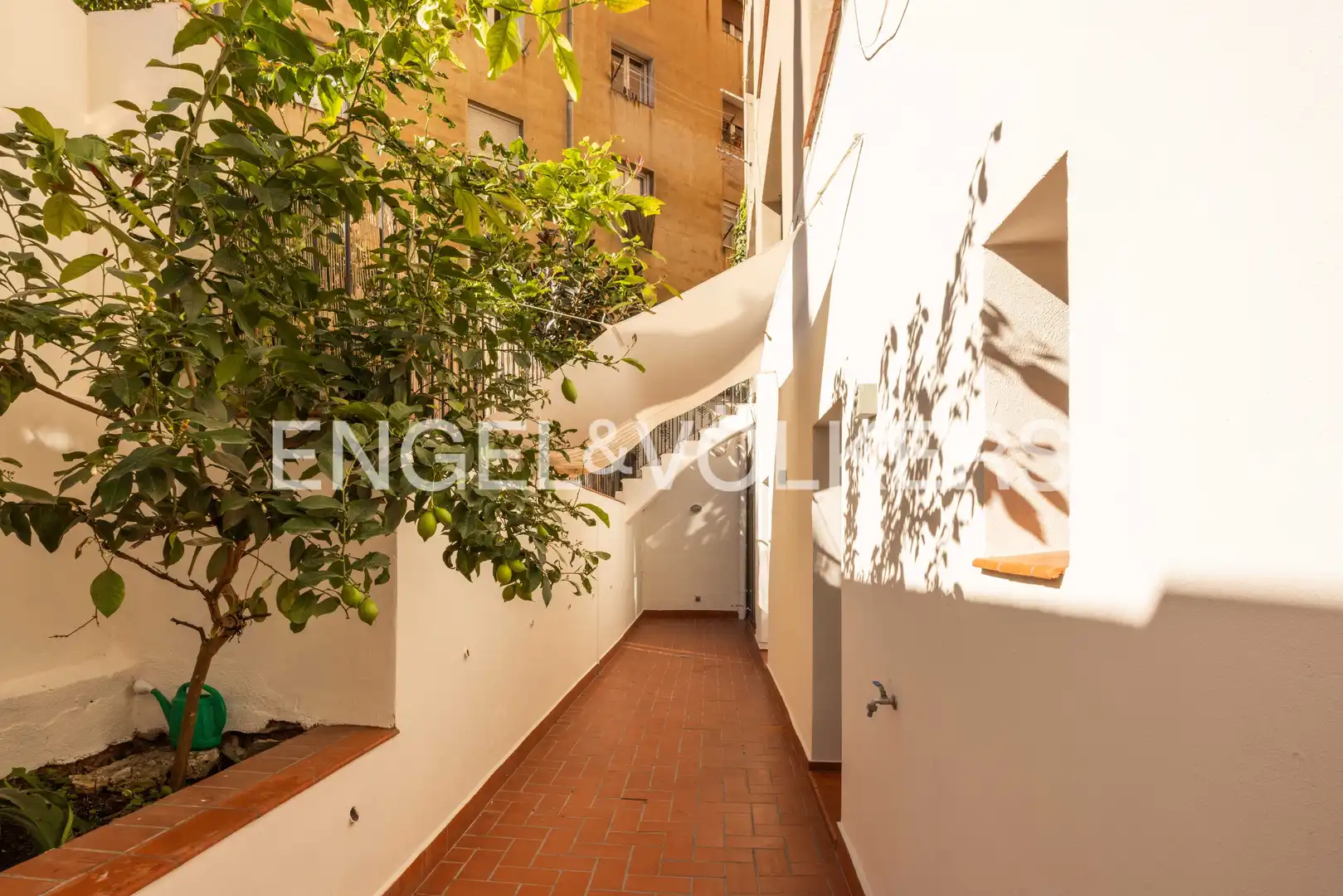 Terrasse von Erdgeschoss zum Verkauf in Barcelona mit Klimaanlage, Heizung und Parkett