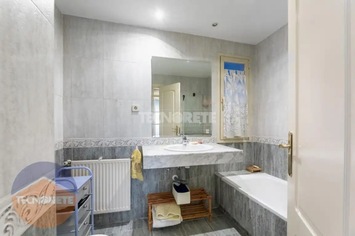 Baño de Piso en venta en Majadahonda con Aire acondicionado y Piscina comunitaria