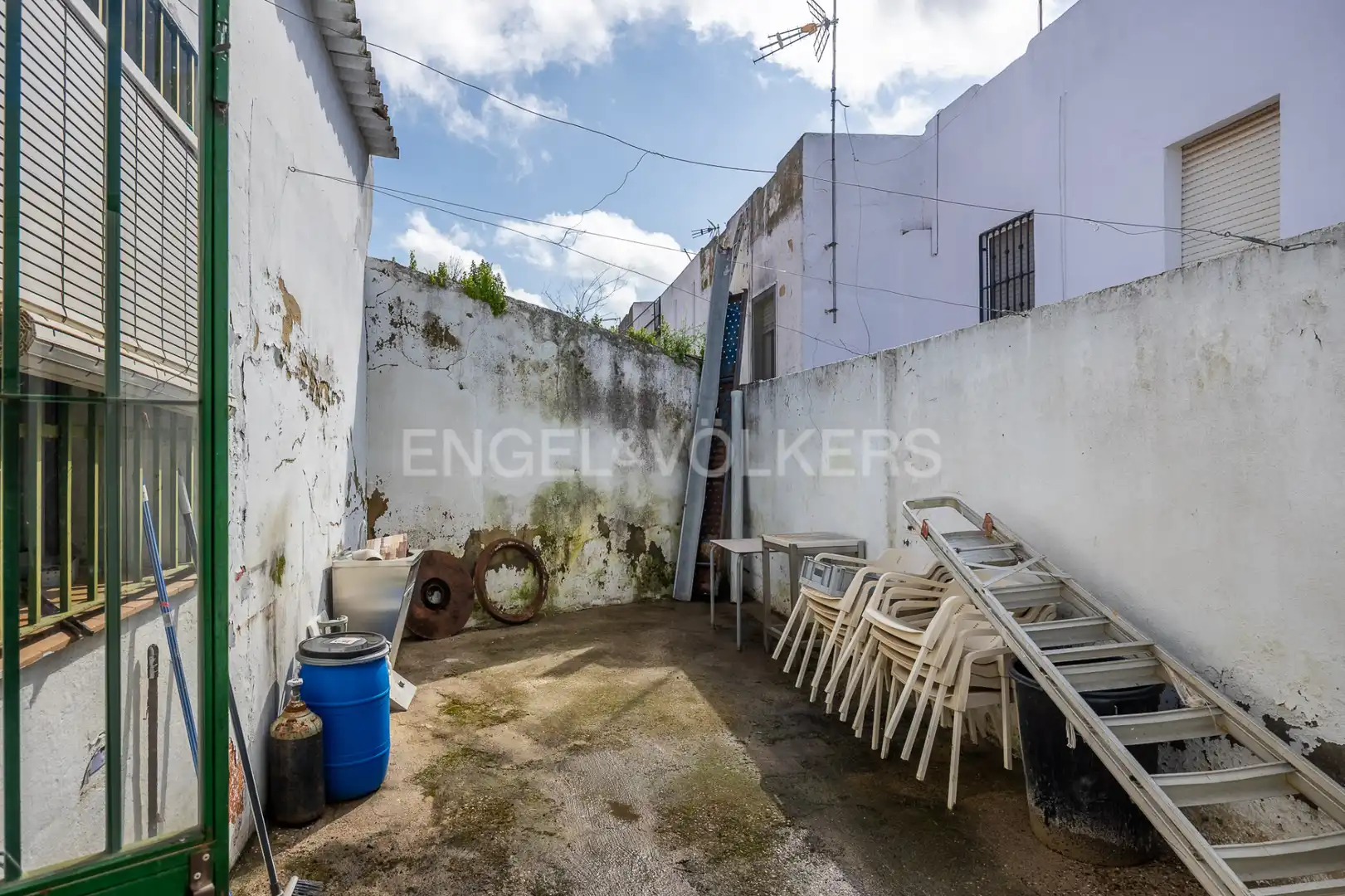 Exterior view of Commercial properties for sale in Villanueva del Ariscal  with Air Conditioner, Heating and Furnished