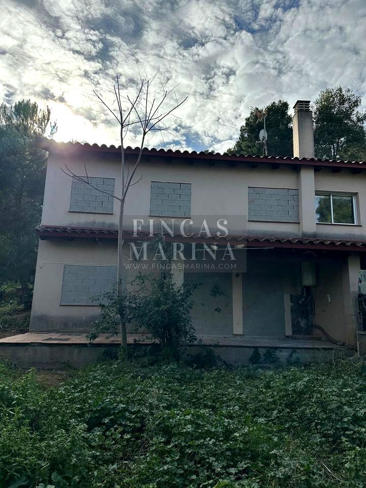 Vista exterior de Casa o xalet en venda en Vallirana amb Jardí privat i Terrassa