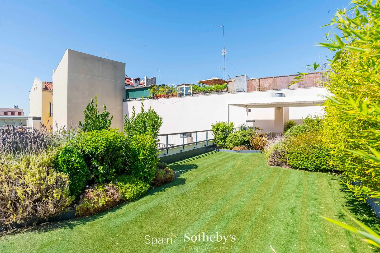 Terraza de Ático en venta en Madrid con Aire acondicionado, Calefacción y Jardín privado