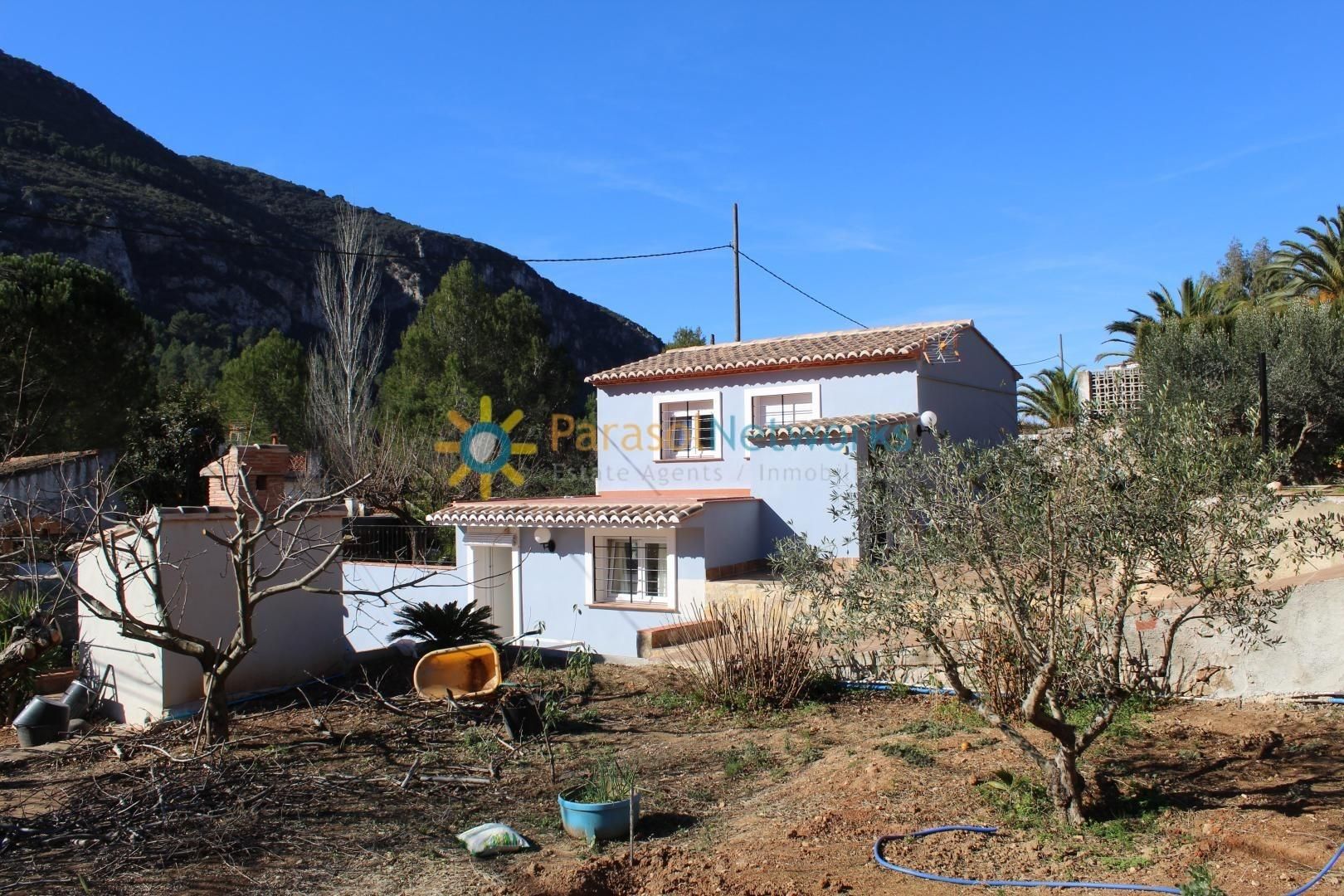 Vista exterior de Casa o xalet de lloguer en Barx amb Jardí privat, Terrassa i Piscina comunitària