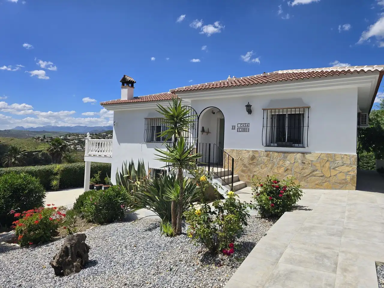 Vista exterior de Casa o chalet en venta en Alcaucín con Aire acondicionado y Piscina