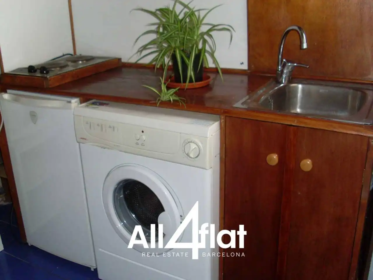 Kitchen of Study for rent in Barcelona  with Air Conditioner, Parquet flooring and Furnished