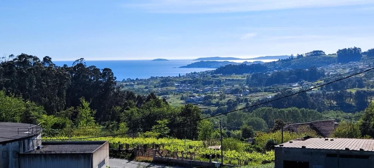Vista exterior de Casa o xalet en venda en Sanxenxo amb Calefacció, Jardí privat i Terrassa