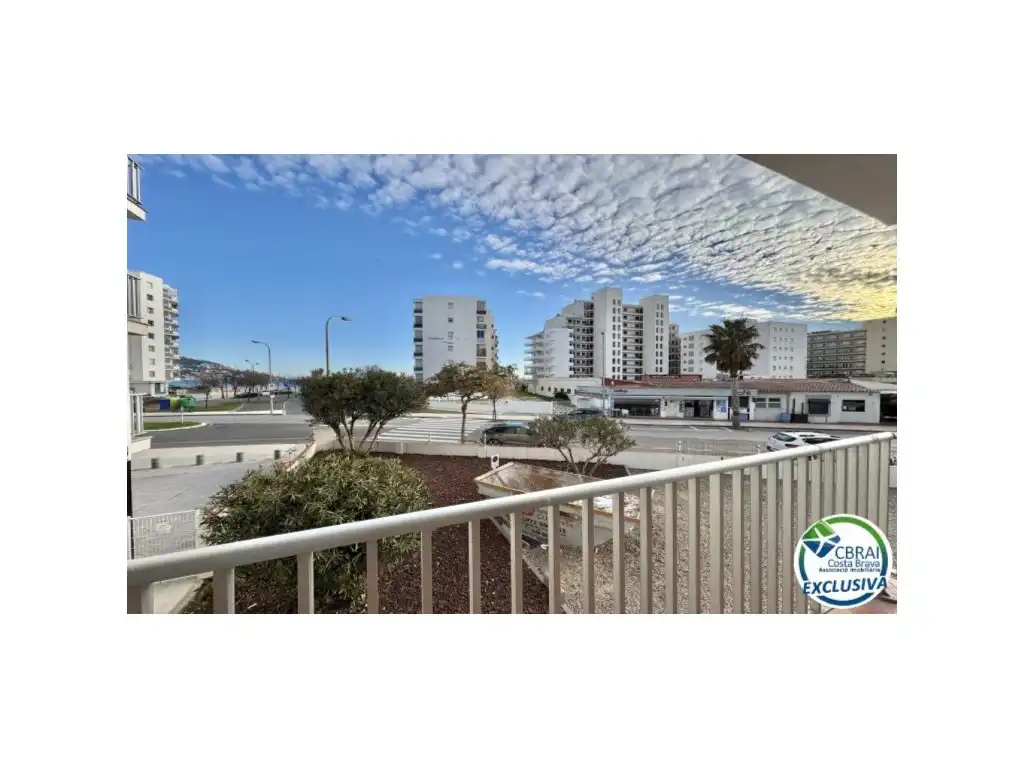 Flat with lift for sale in Avenida De La Gola De L'Estany 55