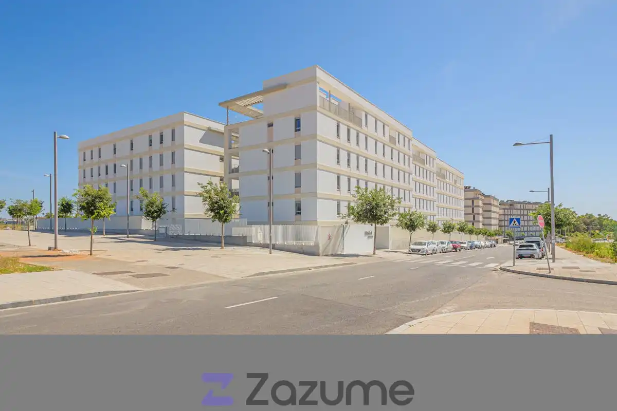 Außenansicht von Wohnung zur Miete in Dos Hermanas mit Klimaanlage, Heizung und Privatgarten