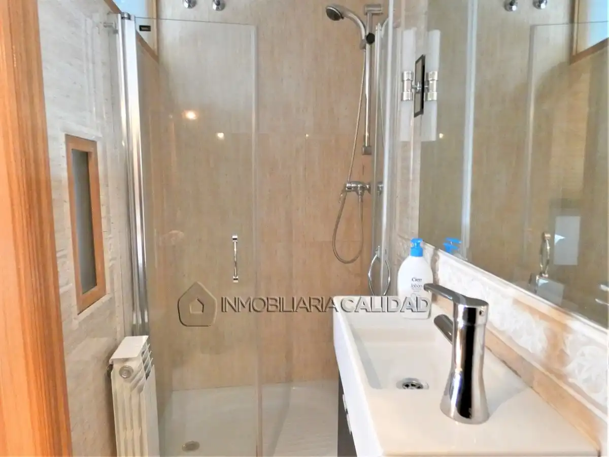 Bathroom of Flat for rent in Burgos  with Heating, Terrace and Furnished