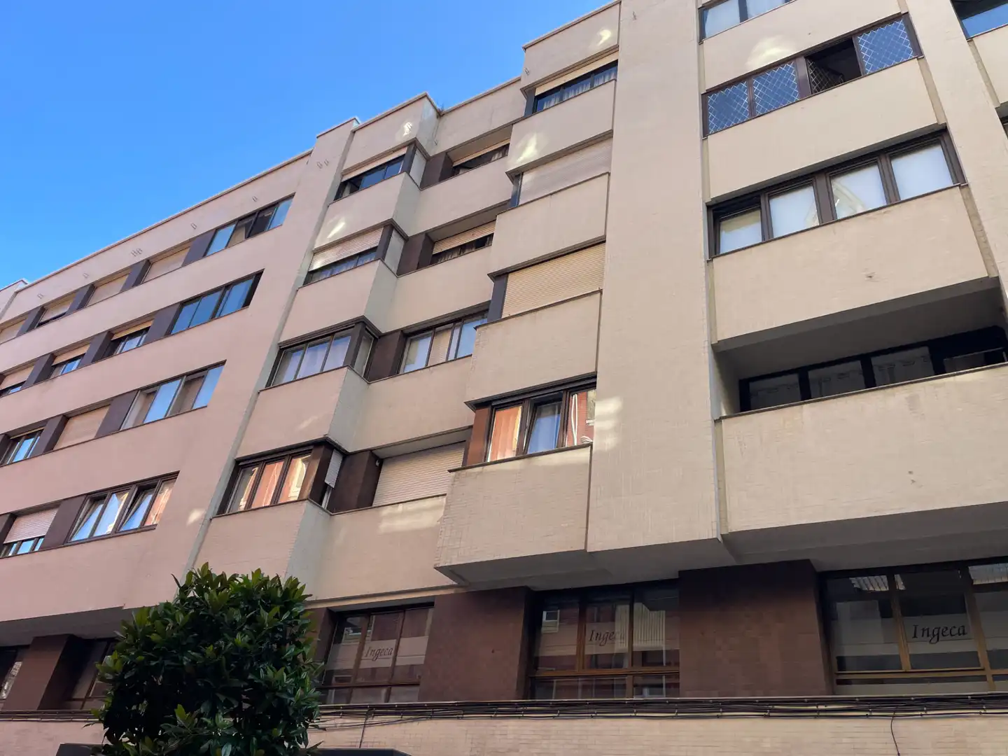 Flat with lift for sale in Calle Pérez de Ayala